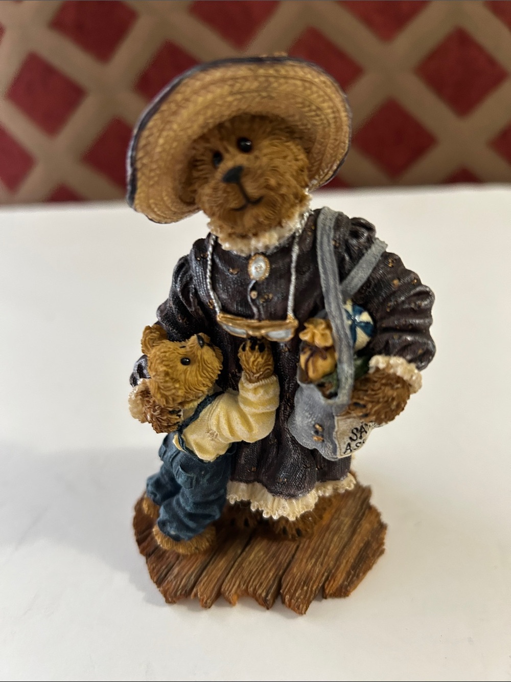Boyds Bear & Friends / Bearstone, Nana, style: 228435 “Don’t tell mom” Handmade